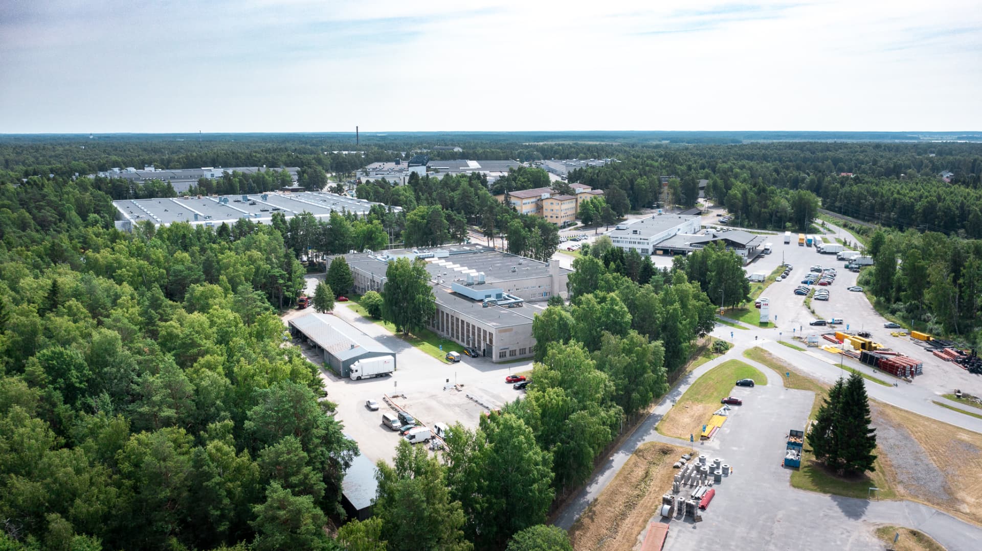 Panorama över Strömberg Park och omgivande skog